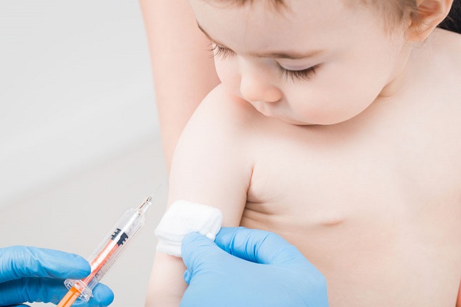 tiêm ngừa vắc xin phòng bệnh ho gà ở trẻ sơ sinh
