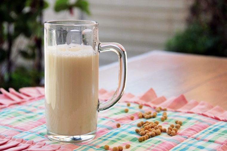 Uống sữa đậu nành giúp chống lão hóa