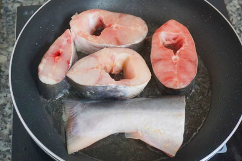 Cách nấu canh chua cá ba sa ngon đúng vị miền Tây