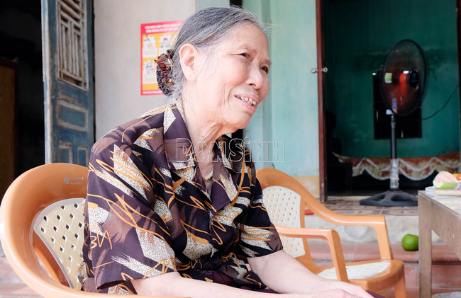 Xúc động cụ bà 78 tuổi đạp xe lên xã “xin ủng hộ” phòng, chống COVID-19 - Ảnh 2.
