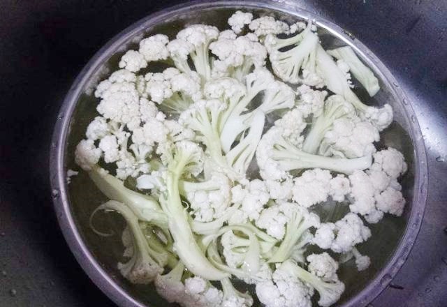 Xào súp lơ trắng hay bị khô bở, thêm một bước khiến rau ngon và mọng nước - 3