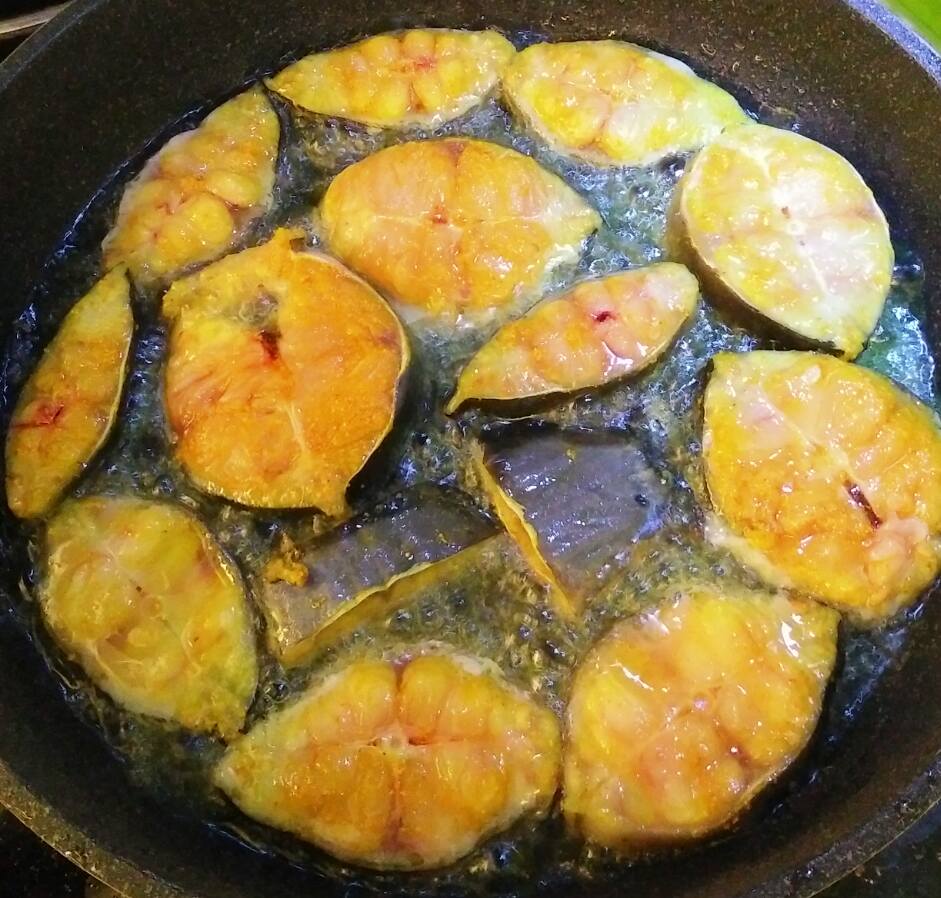 Cách nấu cá trê om chuối đậu 4