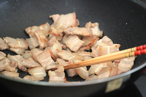 Cách nấu cá trê om chuối đậu 7