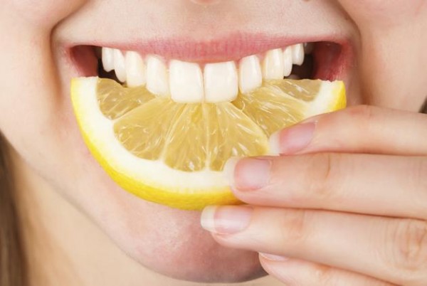 Chanh giúp làm trắng răng, loại bỏ vi khuẩn - cong dung cua chanh - tac dung cua chanh day