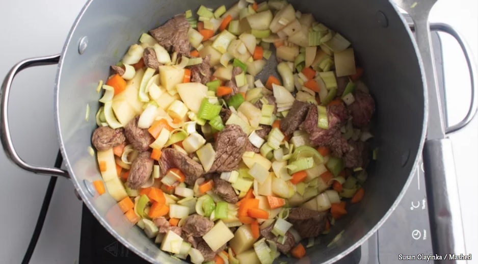 Công thức nấu súp thịt bò rau củ cực ngon dành cho những người muốn ăn mà lại sợ béo - 4