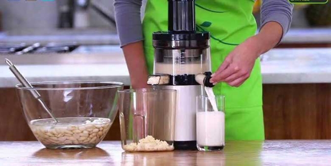 Cách nấu sữa đậu nành bằng máy ép chậm