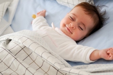 6 cách khắc phục trẻ ngủ ngày thức đêm nhanh và hiệu quả nhất