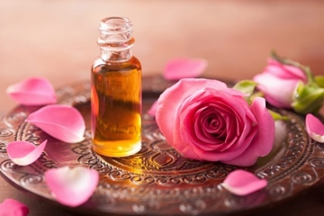 Cách làm nước hoa hồng giúp da đẹp cho phái nữ