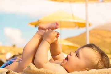 Cách tắm nắng cho trẻ sơ sinh, tổng hợp được nhiều vitamin bé khỏe, mẹ vui