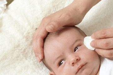 Cách xử lý khi mắt trẻ sơ sinh bị ghèn
