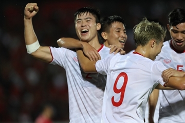 Duy Mạnh 'Nụ cười viên mãn khi mở tỉ số cho tuyển Việt Nam' trong trận Indonesia 3-1 ở vòng loại World Cup 2022
