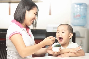 Sữa chua có tốt cho sức khỏe của trẻ không? cho trẻ ăn sữa chua mùa đông gây hại không?