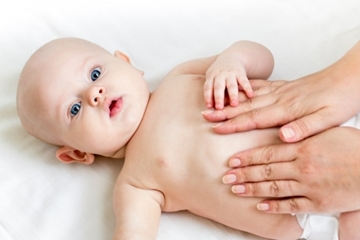 Trẻ sơ sinh bị sôi bụng: Những điều cần tránh và cách xử lý an toàn cho bé tại nhà