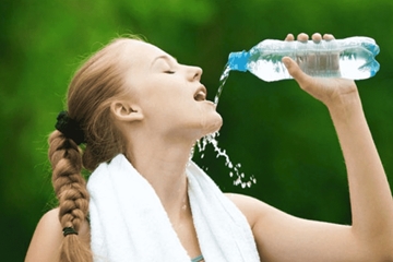 Vì sao cần uống nước mỗi ngày? Uống nước đúng giảm nguy cơ nhiều bệnh